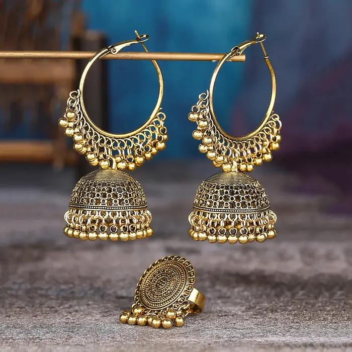 Ensemble de Boucles d'Oreilles et Bagues à Pompon pour Femme