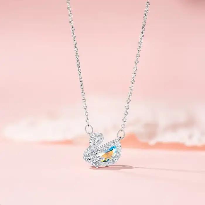 Collier Pendentif Cygne Designer en Argent Sterling Incrusté de Zircons et Cristaux Colorés, Chaîne
