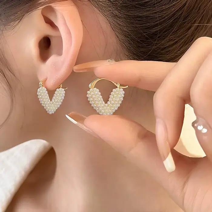 Lumière de luxe Unique nouveau Design amour lmitation perle boucles d'oreilles coeur cerceau boucle d'oreille pour les femmes de mariage bal métal bijoux mode Jewe