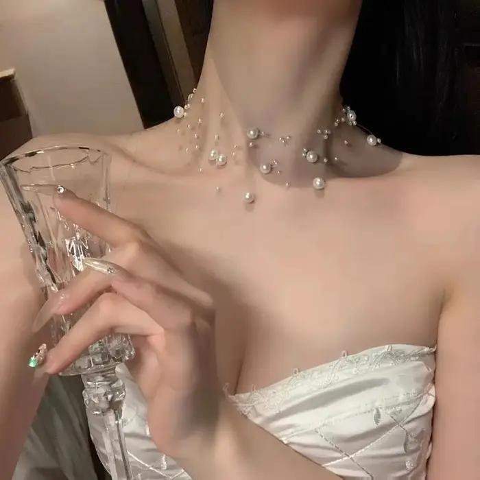Collier de perles blanches Y2K design géométrique chaîne de pull multicouche ajustement réglable pour femmes soirées et événements sociaux