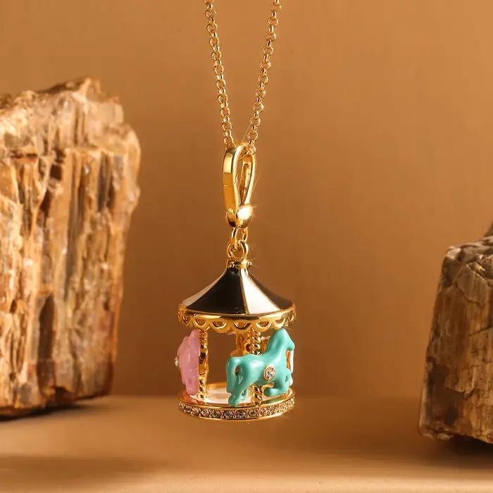 Collier avec pendentif carrousel coloré pour femmes, Niche à la mode, doux et Cool, bijoux de fête,