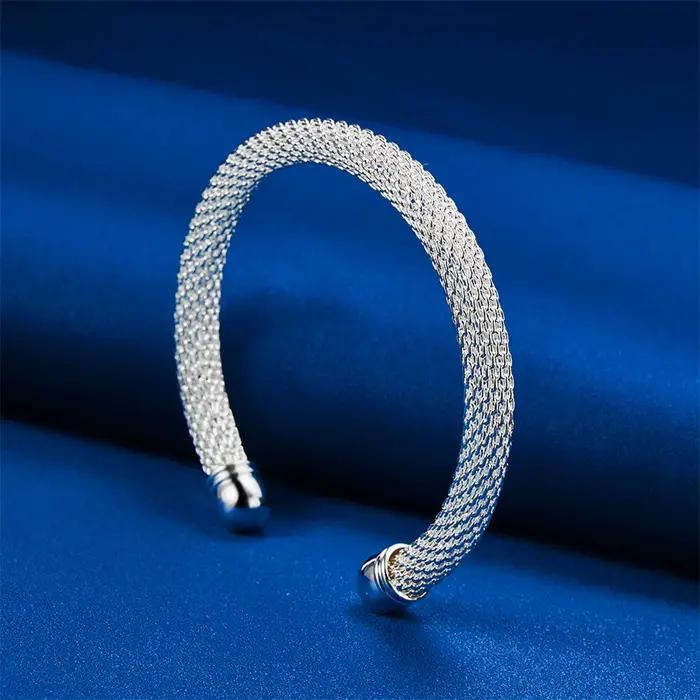 Bracelet ouvert en maille tissée exquise en argent sterling 925 pour femmes, idéal pour les soirées et les mariages.