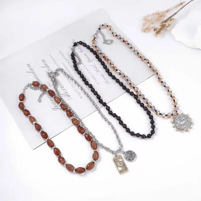 Collier pendentif avec Badge en relief fait à la main pour femmes