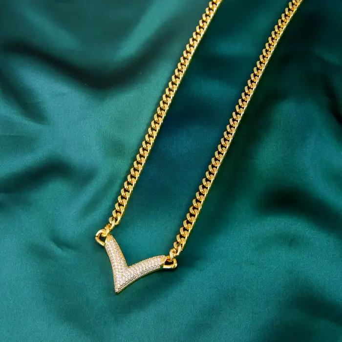 Collier en V et Bracelet en Or Plaqué 21 Carats Serti de Zircone Blanche Mode Bollywood Femme Occasions Spéciales