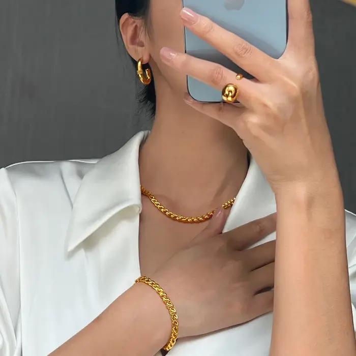 Ensemble de bijoux hip-hop pour femme collier et bracelet chaîne en cuivre plaqué or résistant à l'eau et inaltérable pour soirées et occasions spéciales