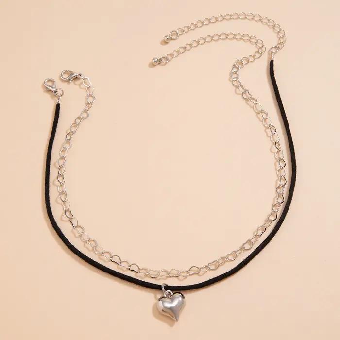 Collier en acrylique avec pendentif cœur élégant pour femmes pour parties et occasions spéciales
