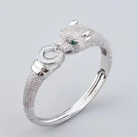 Bracelet manchette ouvert plaqué or motif léopard, style chunky