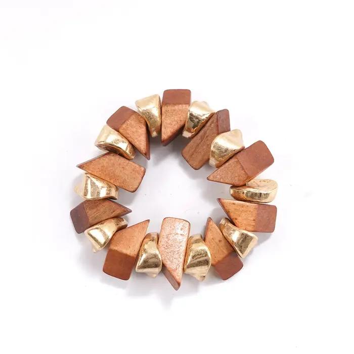 Bracelet en bois doré, accessoire tendance, idéal pour les brunches et les tenues élégantes, pour aj