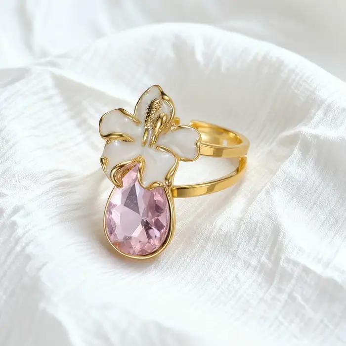 Bague en acier inoxydable Sifisrri Simple Zircon fleur perlée réglable couleur or à offrir pour femmes occasions spéciales fiançailles anniversaire mariage proposition