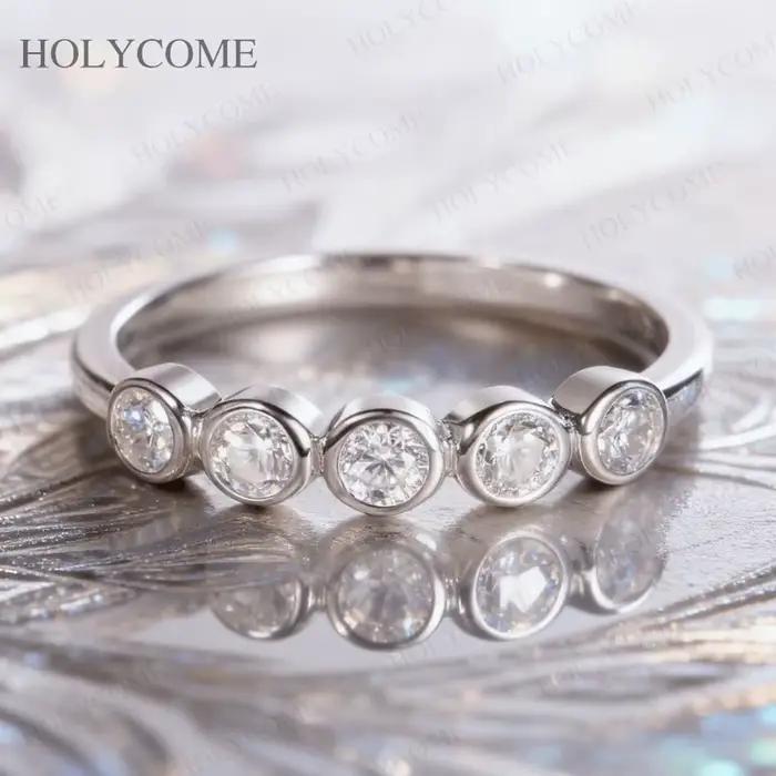 Bague personnalisée en argent sterling 925 sertie de moissanite ronde pour femmes, idéale pour les occasions spéciales et les cadeaux de fête