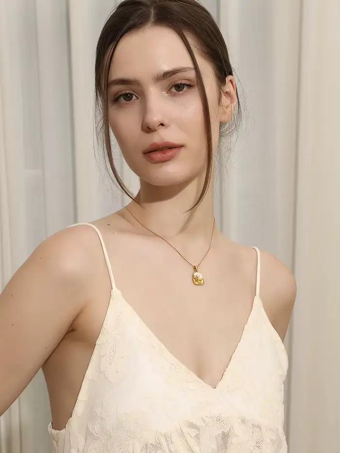 E.B.belle – collier à breloques en forme de fleur en émail, Style Vintage, en acier inoxydable plaqué or 18 carats, bijoux de cou pour femmes et filles