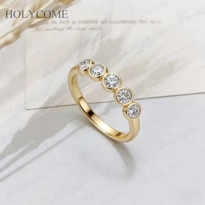 Bague personnalisée en argent sterling 925 sertie de moissanite ronde pour femmes, idéale pour les occasions spéciales et les cadeaux de fête