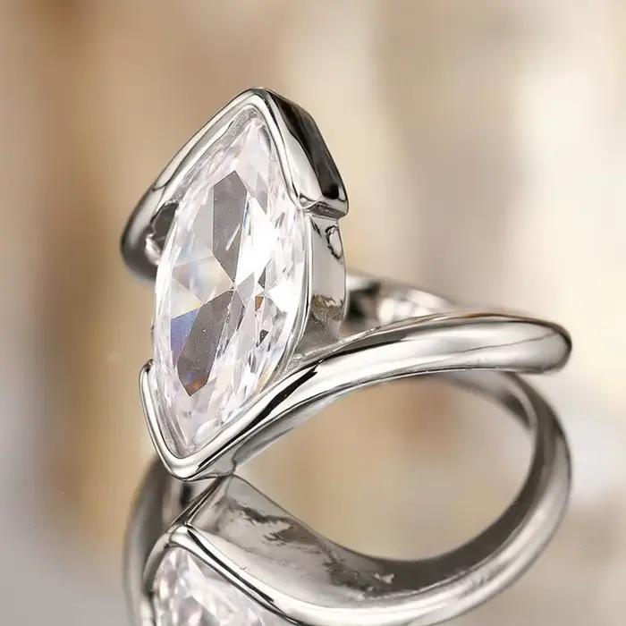 Huitan – bague en forme de marquise pour femmes, couleur argent/or, incrustée de CZ brillant, accessoires de mode pour fête de mariage, bijoux polyvalents