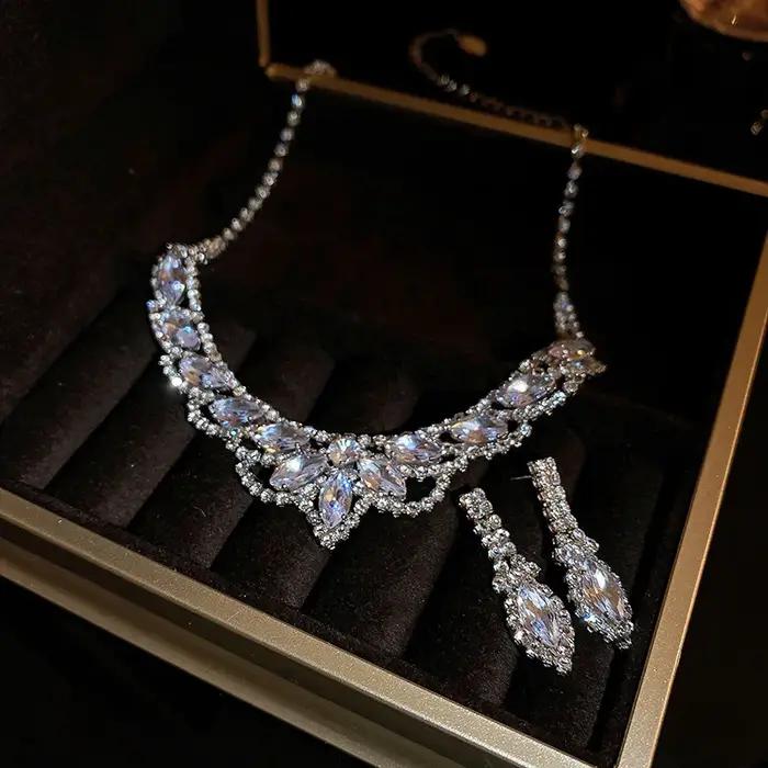 Collier et Boucles d'Oreilles en Forme de Gouttelettes d'Eau Incrustées de Strass Or et Or Jaune Clair Occasions Spéciales
