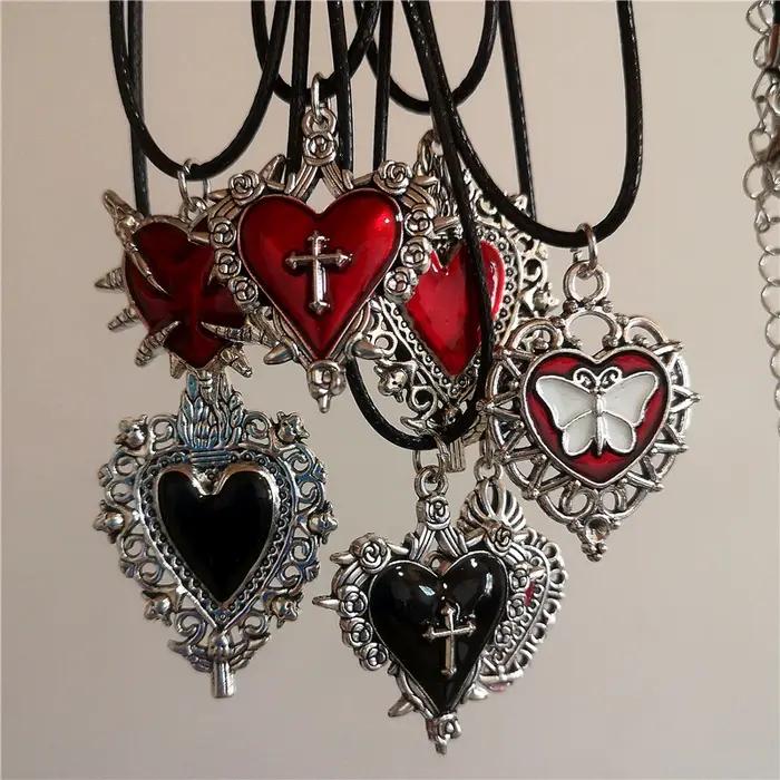 Collier ras du cou en cuir avec pendentif cœur gothique rouge et noir
