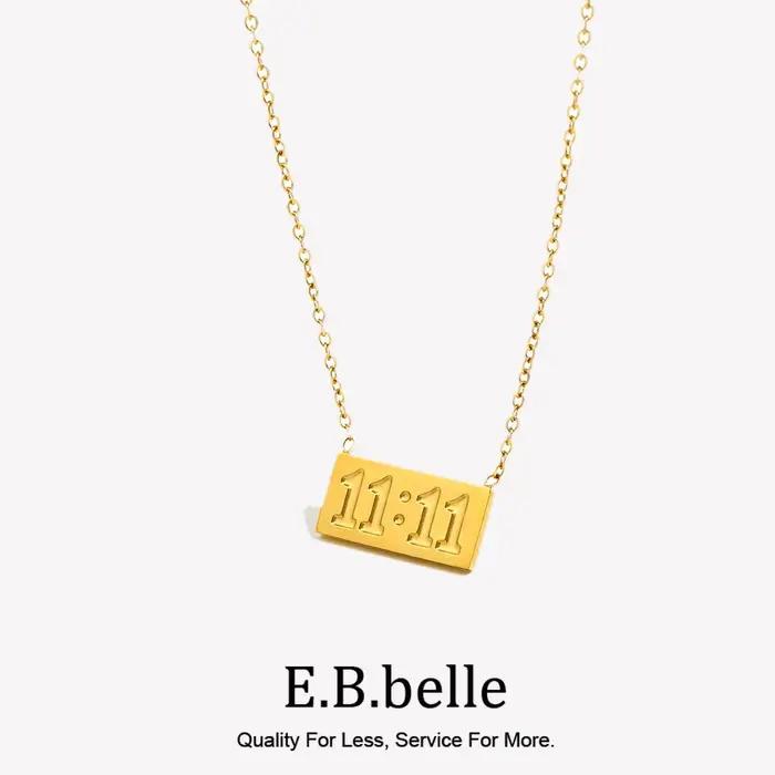 Collier Pendentif Carré Numéro 1111 Symbole de Chance et de Succès en Acier Inoxydable pour Femmes Occasions Spéciales