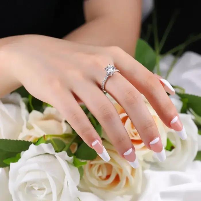 Bague de fiançailles en argent sterling 925 sertie de moissonite blanche pour femmes engagement alliance mariage luxe élégance traditionnelle