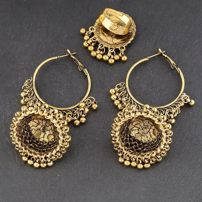 Ensemble de Boucles d'Oreilles et Bagues à Pompon pour Femme