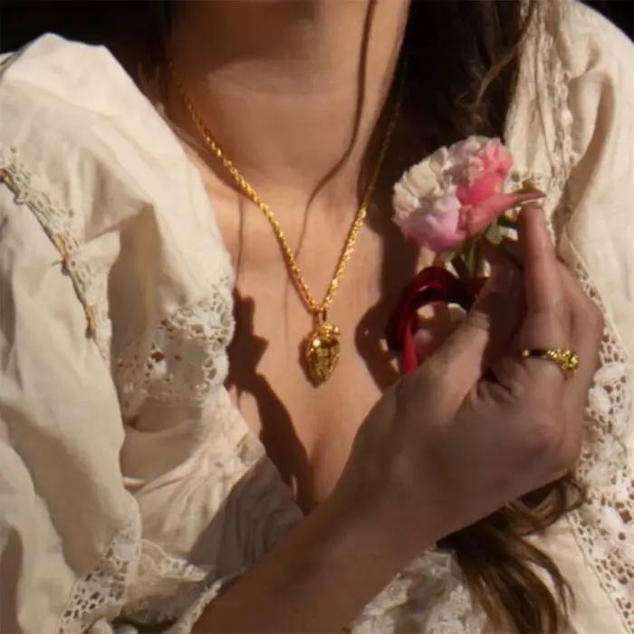 Chaîne de clavicule plaquée or Love Flower, collier d'ouverture carrée, 40% pendentif, préservation de la couleur, Literdesign