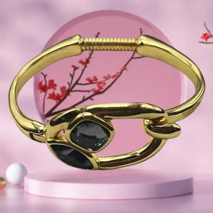 Bracelet en Zircone Cubique Forme Feuille d'Arbre Élégant Pour Femmes Nouvelle Collection Été 2025 Occasions Spéciales