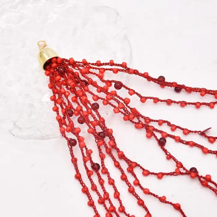 Collier de perles rouges irrégulières multicouches pour femmes design hip-hop audacieux à offrir pour soirée et événements formels