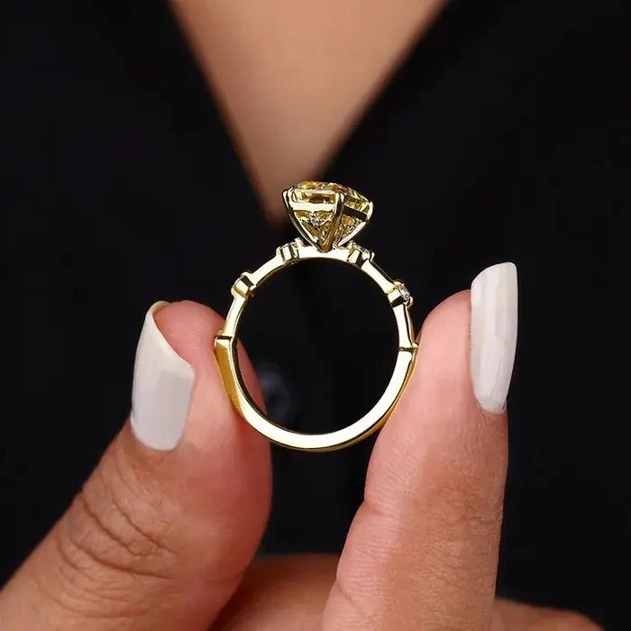 Bague de fiançailles jaune contre-indiqué pour femme