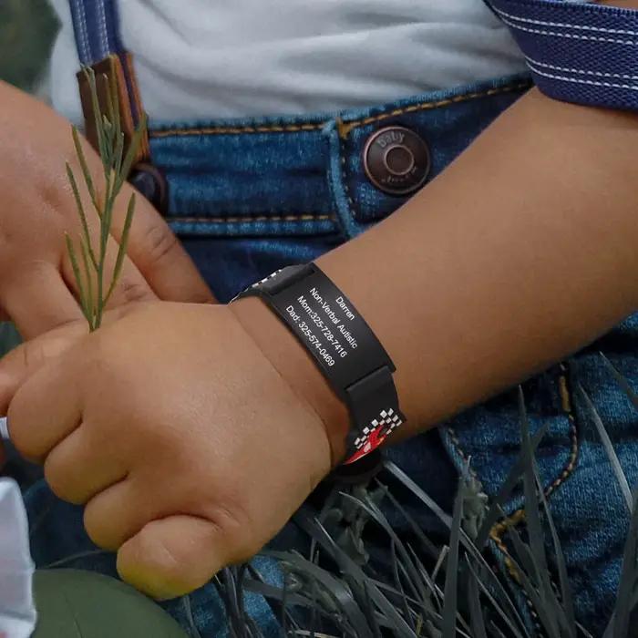 Bracelet personnalisé avec nom et barre d'identification