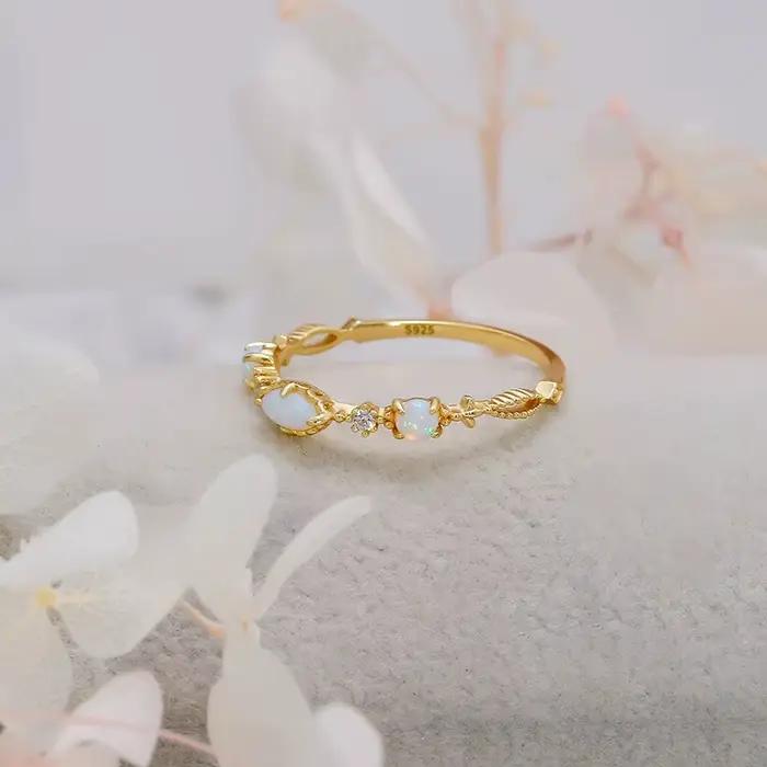 Bague opale vintage pour femme