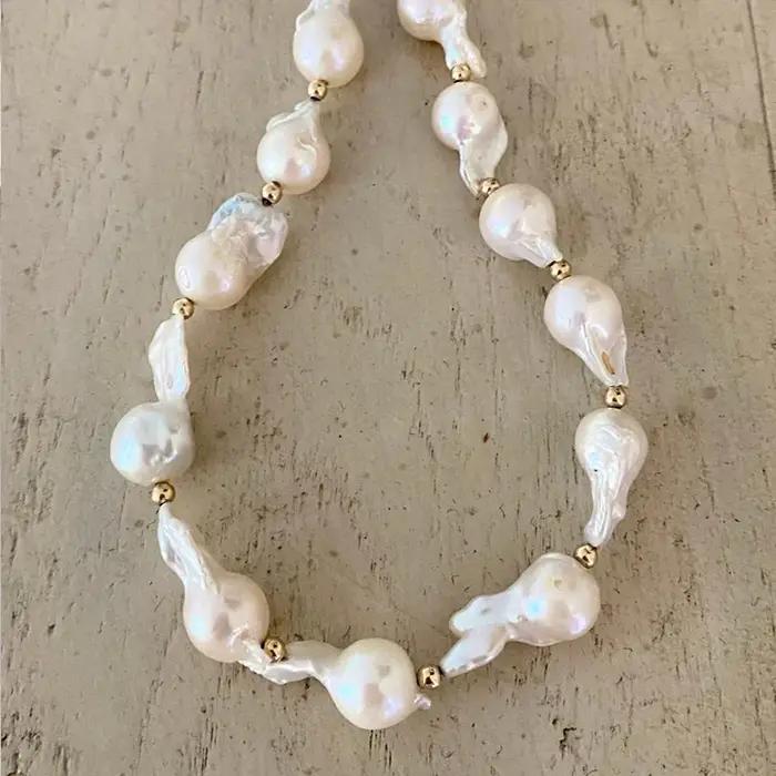 Collier de perles baroques naturelles au Design classique pour femmes