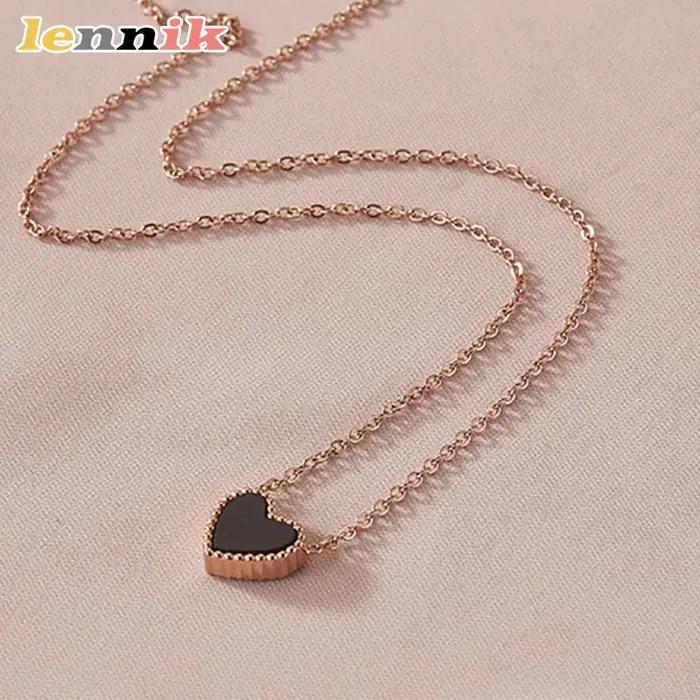 Collier coeur rouge noir en acier titane pour femmes élégant et audacieux pour toutes les occasions