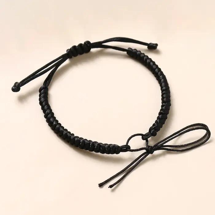 Bracelet Rouge Tressé Ajustable Corde Faite à la Main Accessoire Mode pour Femmes et Hommes Occasions Spéciales