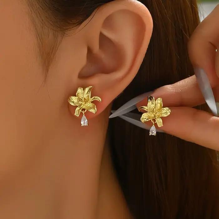 Boucles d'oreilles en cristal de luxe en forme de fleur de lys pour femmes, élégantes et sophistiquées pour mariage, banquets et occasions spéciales
