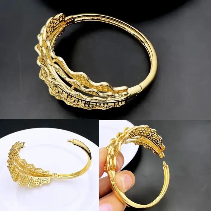 Ensemble de bijoux plaqué or pour femmes élégants collier pendentif bague bracelet pour occasions spéciales