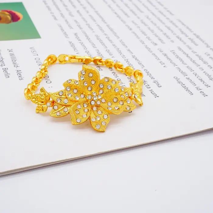 Parures de bijoux couleur or de Dubaï