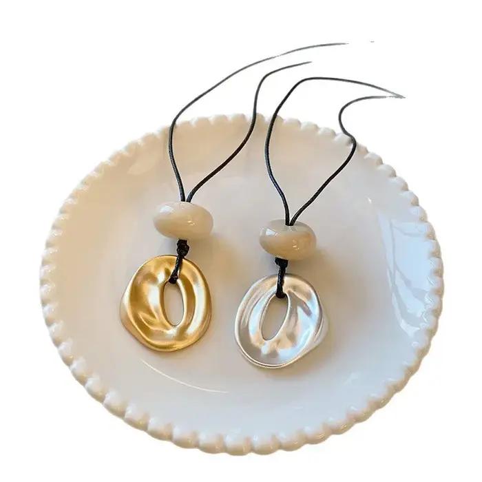 Nouveau collier pendentif irrégulier pour femme