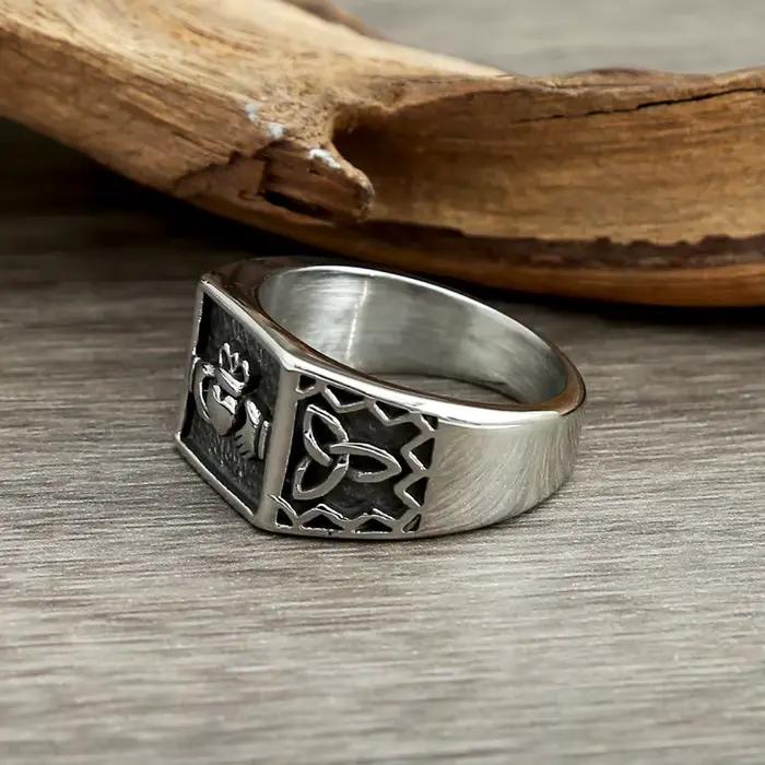 Bague Claddagh en acier inoxydable antique pour homme et femme, symbole de mariage et de couple, cadeau pour mariage, anniversaire et autres occasions spéciales