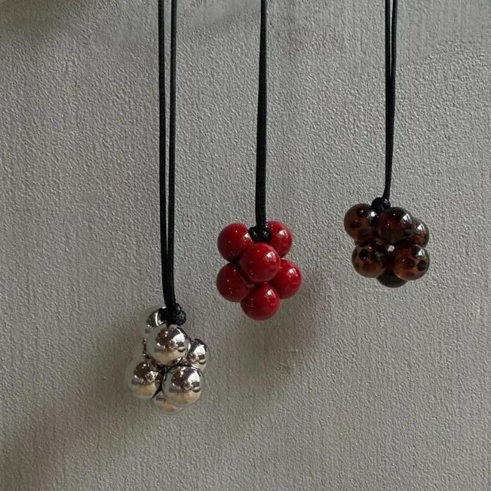 Collier pendentif en perles rondes design azole pour femmes