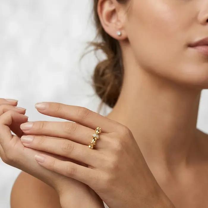Bague élégante plaquée or pour femme avec zircon cubique