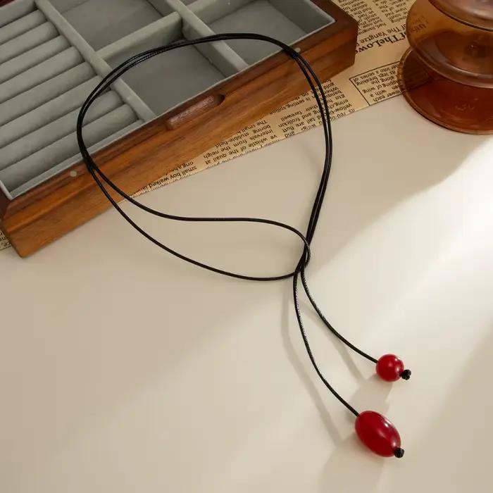Collier pendentif en résine transparente pour femmes, design simple, personnalisable et élégant pour occasions spéciales et cadeaux de mode