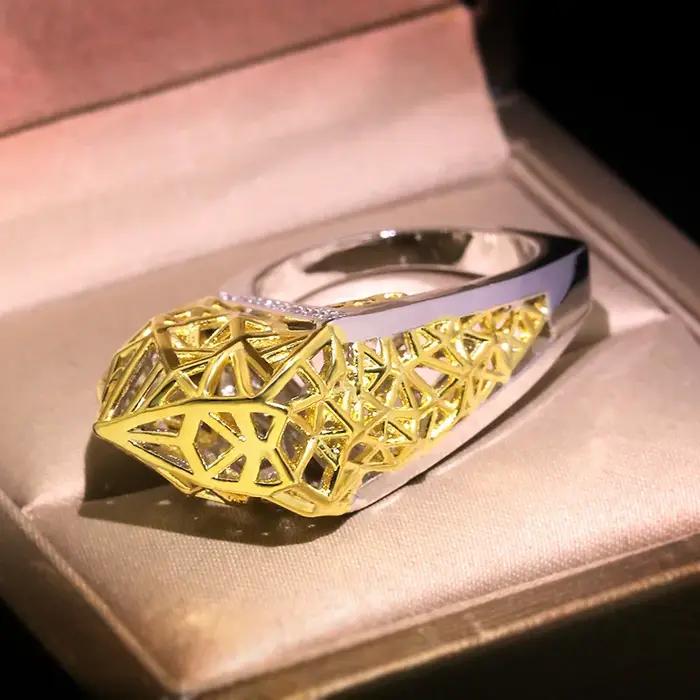 Bague de fiançailles géométrique exagérée pour femmes