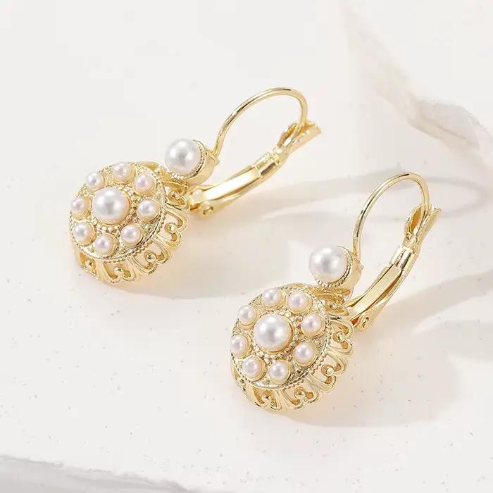 Boucles d'oreilles pendantes vintage élégantes incrustées de perles d'imitation dorées pour femme, accessoires de bijoux charmants pour mariage et anniversaire