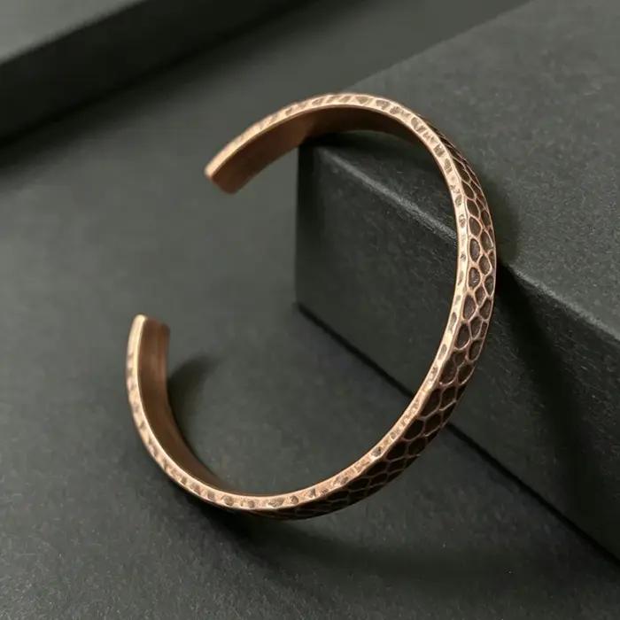 Bracelet en cuivre massif martelé rustique vintage punk fait à la main bracelet de manchette unisexe pour homme femme occasions spéciales anniversaires noël