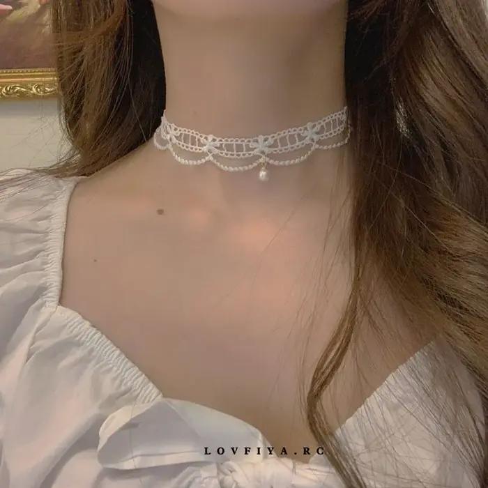 Collier ras du cou en dentelle blanche pour fille