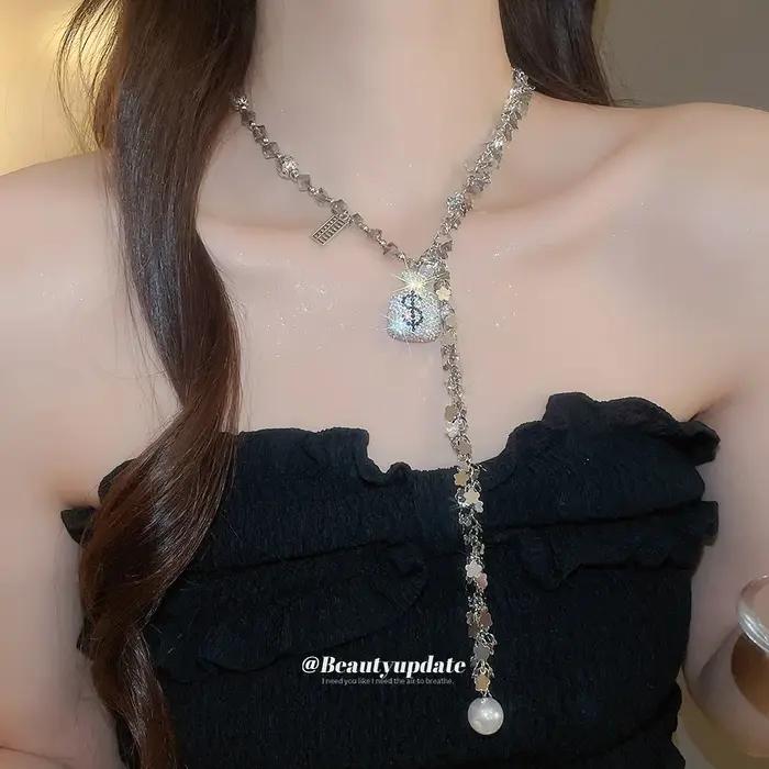 Collier pendentif perle incrusté de diamants