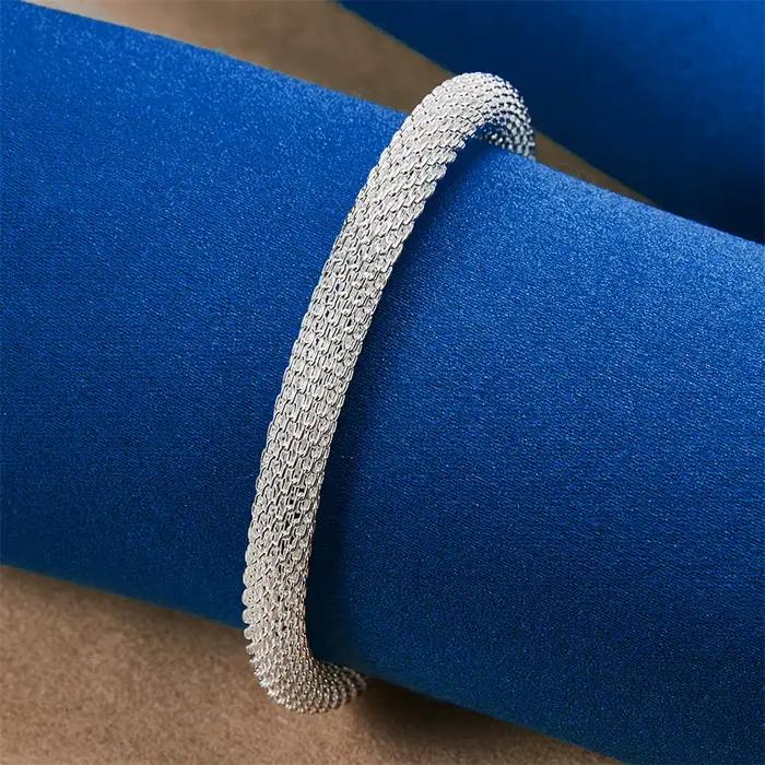 Bracelet ouvert en maille tissée exquise en argent sterling 925 pour femmes, idéal pour les soirées et les mariages.