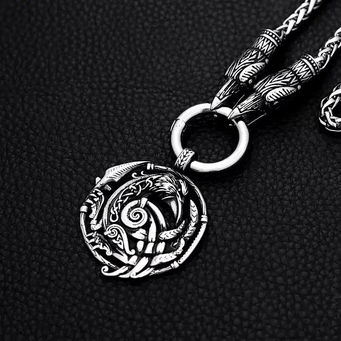 Collier pendentif corbeau Odin nordique, collier corbeau viking, amulette animale en acier inoxydable, bijoux de mode pour motards, cadeaux pour hommes et femmes