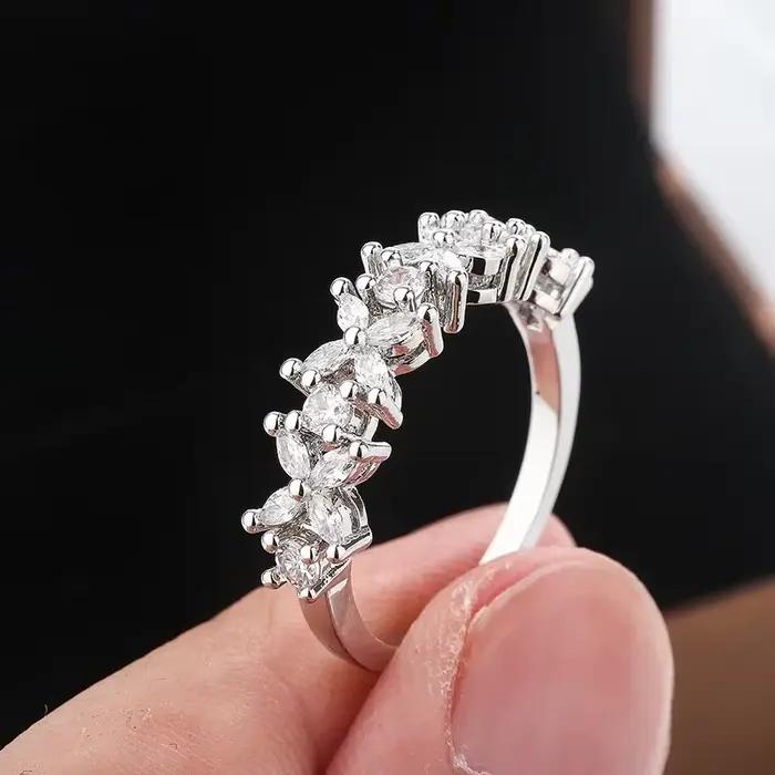 Petite bague de luxe en pierre de diamant naturel pour femme