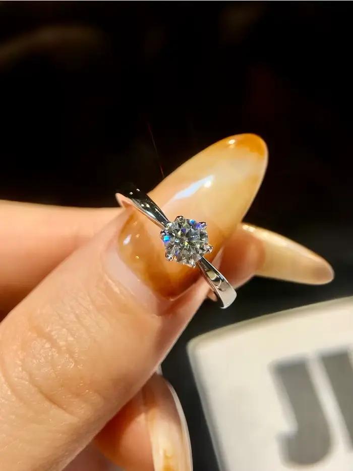 Bague en moissanite véritable ronde de 0,5 à 1 carat pour femmes, en argent sterling 925, magnifique