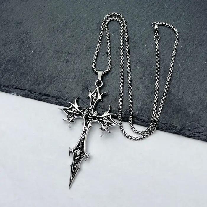 Collier gothique avec pendentif croix Double face