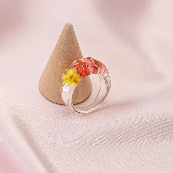 Bague en résine minimaliste exquise avec fleur séchée marguerite, style rétro en acrylique, pour fem